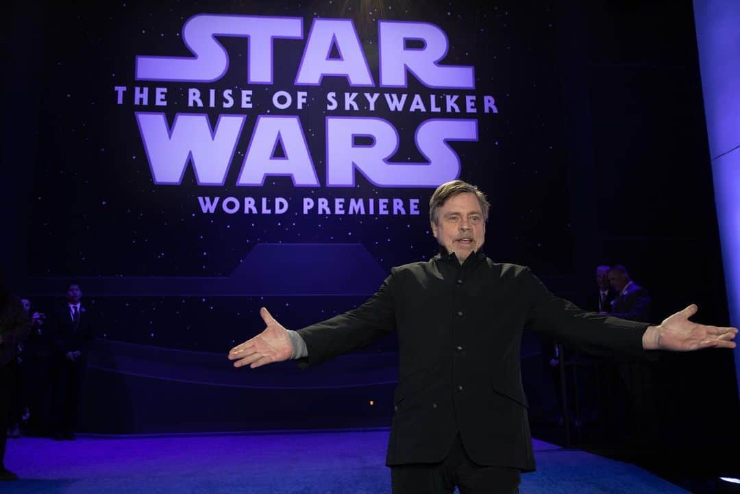 Disneyさんのインスタグラム写真 - (DisneyInstagram)「A galaxy far, far away landed in Hollywood for the premiere of @starwars: #TheRiseOfSkywalker! See the film in theaters Friday.」12月18日 4時11分 - disney