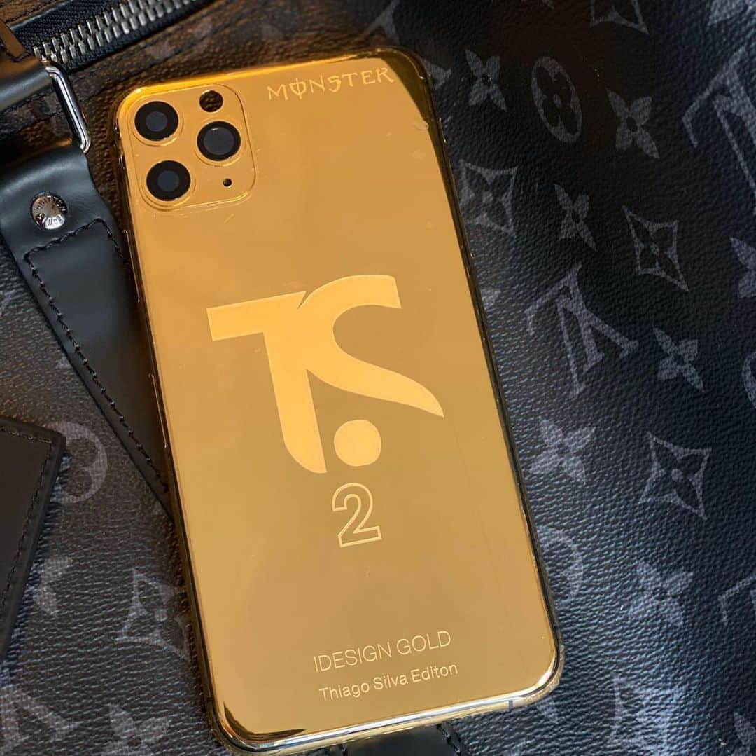 チアゴ・シルヴァさんのインスタグラム写真 - (チアゴ・シルヴァInstagram)「“My very own Thiago Silva Edition 24K Gold @idesigngold iPhone”」12月18日 4時10分 - thiagosilva