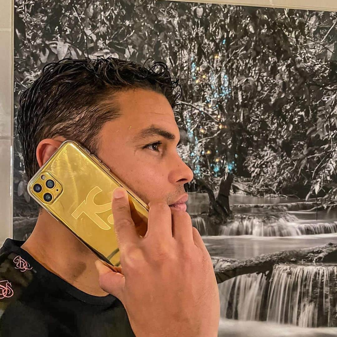 チアゴ・シルヴァさんのインスタグラム写真 - (チアゴ・シルヴァInstagram)「“My very own Thiago Silva Edition 24K Gold @idesigngold iPhone”」12月18日 4時10分 - thiagosilva