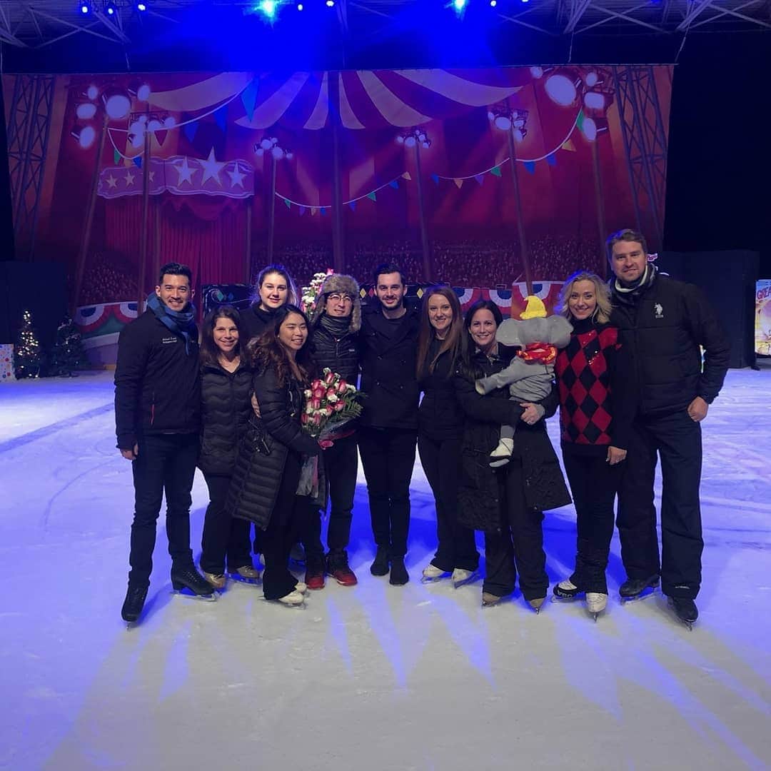 ベアトリサ・リャンのインスタグラム：「Still winding down from the chaos that is the annual Holiday Show, but I wanted to say how grateful I am for my job and the people that  support me during this time of year. Biggest thank you to @briannab612 and @gabriellaweissmann for all the long nights of stress eating in the office while hunting down costumes and figuring out how to fit 130+ skaters onto a 90min show. To @tamara0214 for helping us deal with all the costume shenanigans that happened this year. To @bladaskater for always being so organized and prepared for anything. To the rest of our @toyotasportsperformancecenter  supporting crew that helped bring the show together: @apapoban @dongalvani @maxvaren @mikeisready @liliklamar @heathergracemcl @redneko777 @darianweiss @cassie.gallogly Cindy & Sergey. And lastly to all the volunteers that helped out behind the scenes in locker rooms, ushering, etc. Couldn't have done it without you! ❤️」
