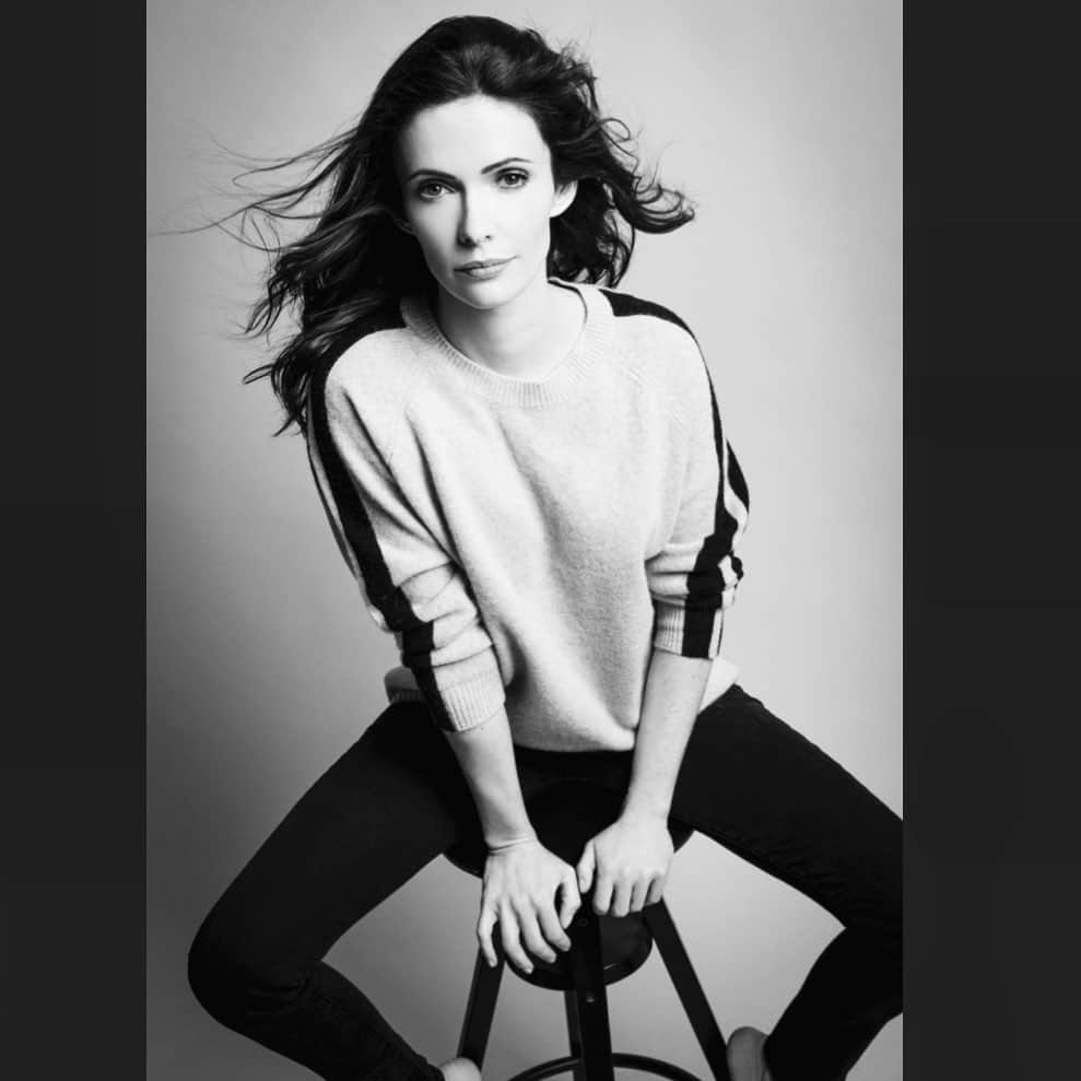 ビッツィー・トゥロックのインスタグラム：「🖤🤍」