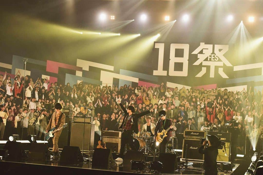 [ALEXANDROS]さんのインスタグラム写真 - ([ALEXANDROS]Instagram)「#ALEXANDROS #18祭 #18Fes﻿ ━━━━━━━━━━━﻿ 🎶放送まであと4日🎶﻿ ━━━━━━━━━━━﻿ ﻿ NHK 総合テレビ ﻿ 12/21(土)22:35〜23:50放送﻿ ﻿ 🔥18歳世代は勿論、世代を問わず熱くなれること間違いなし🔥」12月17日 20時53分 - alexandros_official_insta