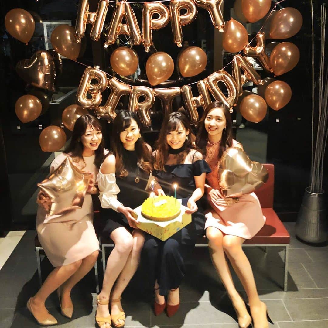 曲渕伊代のインスタグラム：「Juri&Reona's Birthday💚💗 #じれまい　#時差投稿 #シャインマスカット尽くし #部屋広すぎて持て余してる  #風船20個1人で膨らませた #肺活量の限界」
