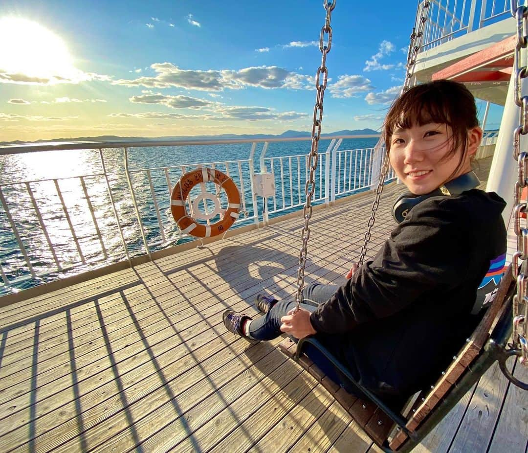 尾上彩さんのインスタグラム写真 - (尾上彩Instagram)「The beautiful setting sun🌅 ・ 瀬戸内の帰りのフェリー🚢 空がきれいだったー🥰 ・ @patagoniajp」12月17日 21時02分 - aya_onoe