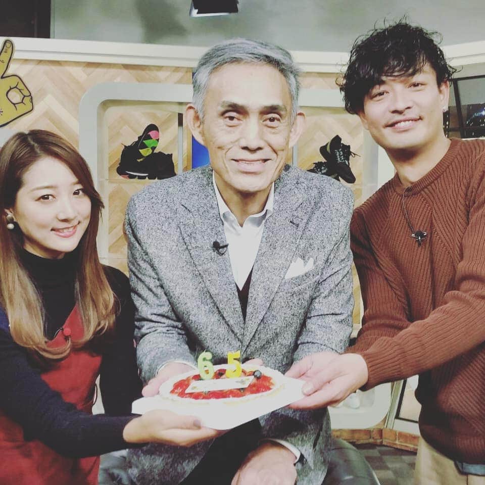 中村昌也のインスタグラム：「本日もデイリー9ですよ🙆 #nbarakuten で観れます☺️ NBAの最新情報を楽しくお届けします！  解説の北原さんのお誕生日お祝いしました～✨おめでとうございます🍰」