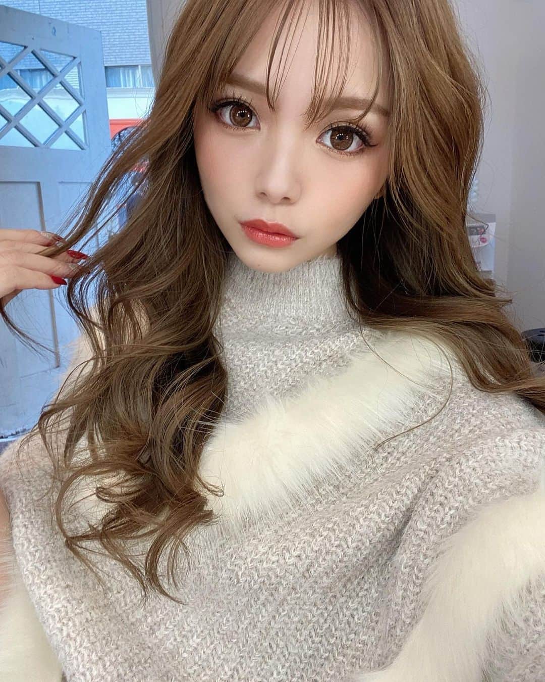 桜井美悠 みゆみゆ さんのインスタグラム写真 桜井美悠 みゆみゆ Instagram ポンチョ着ると女の子感増して 冬に絶対着たくなる服 撮影前にマツエク Colorって 美容dayつくってよかった いい感じ 12月17日 21時05分 Miyumiyu1112