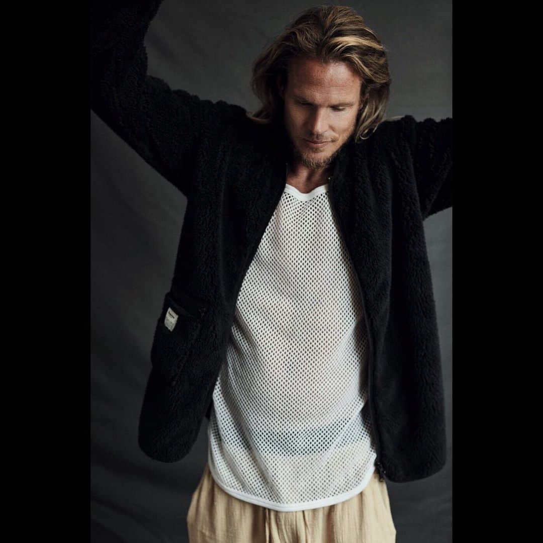 レステロッズのインスタグラム：「Original never dies. @iamdanielnilsson in our net singlet & black fleece jacket. Photo by @niklasnyman #nätbrynja #netsinglet #NiklasNyman #Resteröds #originalneverdies」