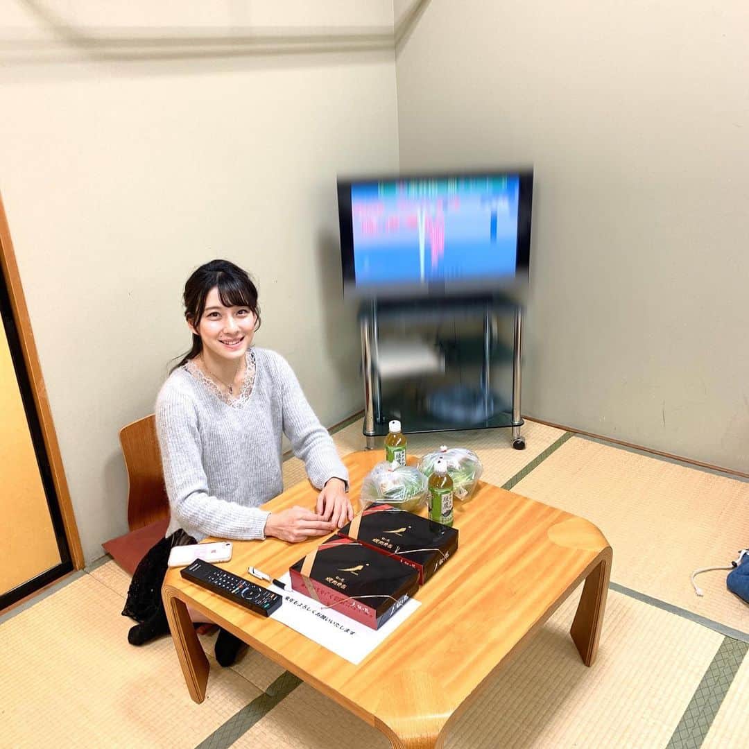 大田理裟のインスタグラム：「昨日の夕方、山口でニュース出演し、﻿ 今日は東京でスタジオ収録でした📺﻿ 12月に入ってから休みがほぼなかったけど﻿ 今日の収録でひと段落🥺💓﻿ ﻿ 後になってみるとこう喋ればよかったなぁ﻿ とか反省点はたくさんありますが、﻿ 忙しい中で１つ１つのお仕事を﻿ 一生懸命頑張ったつもりです✨✨﻿ ﻿ 今週はもうお仕事ないので﻿ 本業のクライミングがんばります！！﻿ 明日は岩だーーー！楽しみ🤩💕」