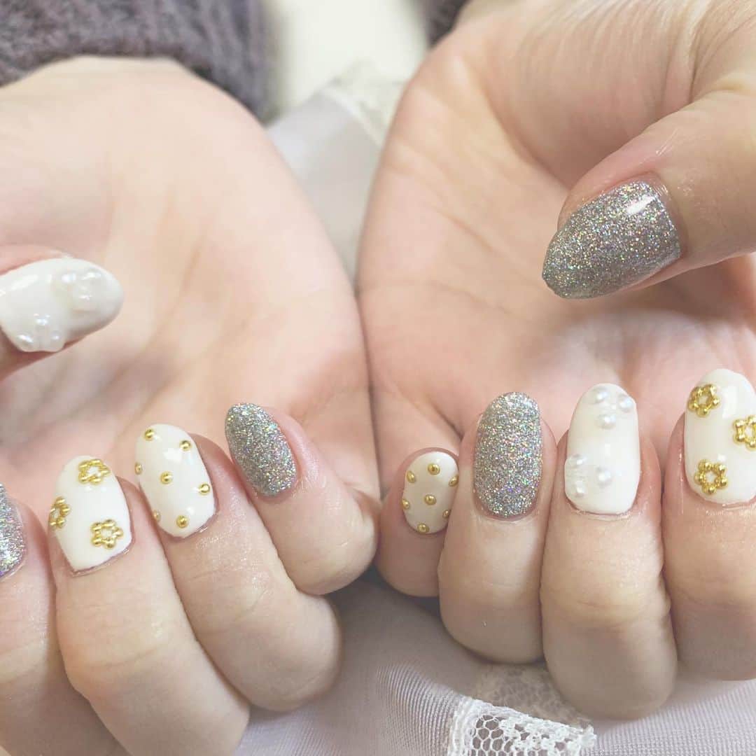 高嶋芙佳さんのインスタグラム写真 - (高嶋芙佳Instagram)「冬らしくオフホワイトネイル💅 @nail.salon.papilio thanks! #whitenails #nails」12月17日 21時42分 - fu__ka_2