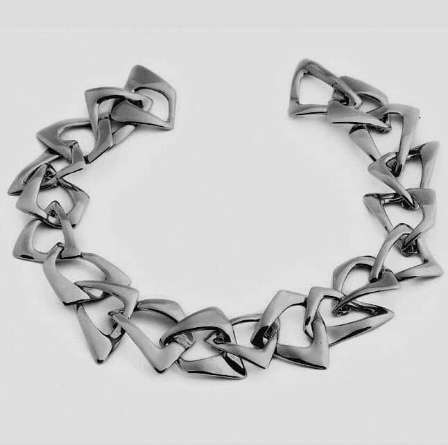 のインスタグラム：「✨Collar en plata de la Colección Clásica✨ Todo un acierto para cualquier ocasión...diseño, elegancia y moda #JoaquinBerao #handmade #art #madeinspain #fashion #joyas #jewelry #jewelrydesign #jewelryaddict #jewelrylovers #JoaquinBeraoMadrid #JoaquinBeraoJapon #JoaquinBeraoMilan #JoaquinBeraoValencia」