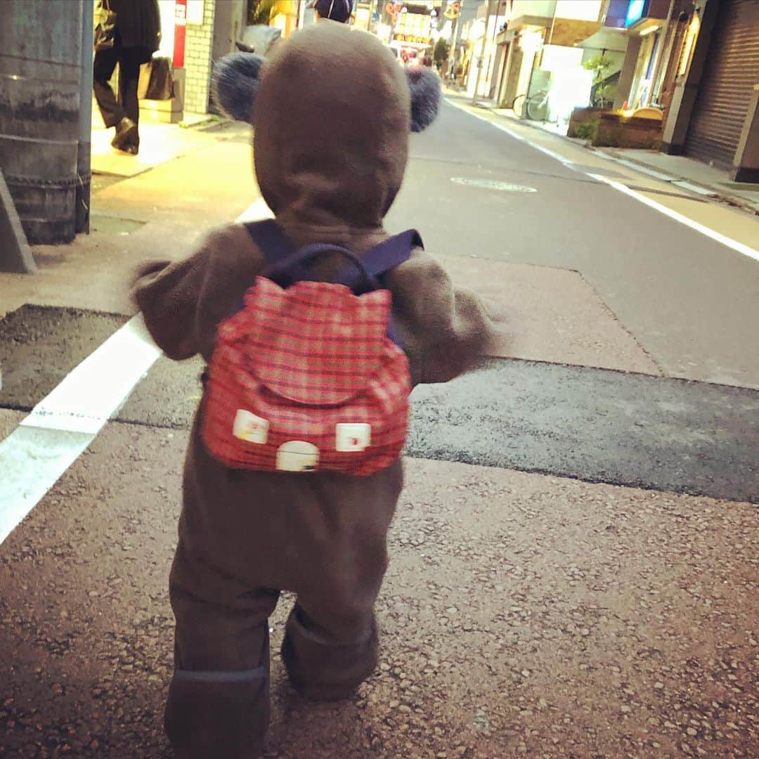 神尾佑さんのインスタグラム写真 - (神尾佑Instagram)「我が家の子熊。最近1人で歩きたがって仕方ない。手も繋ごうとしないww」12月17日 21時58分 - yu_kamio