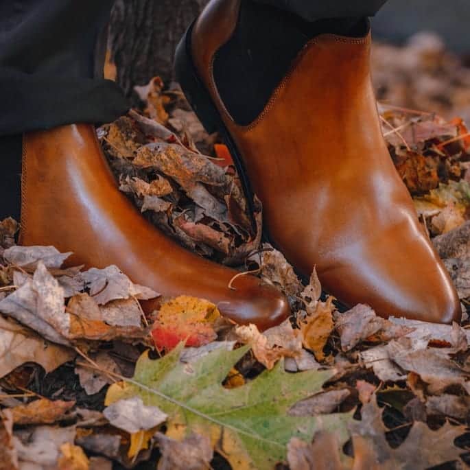 アイクベーハーさんのインスタグラム写真 - (アイクベーハーInstagram)「Crunching in fall leaves in style is a #mood. So are these shoes! Are you putting your best foot forward in 2020?」12月17日 22時09分 - ikebehar