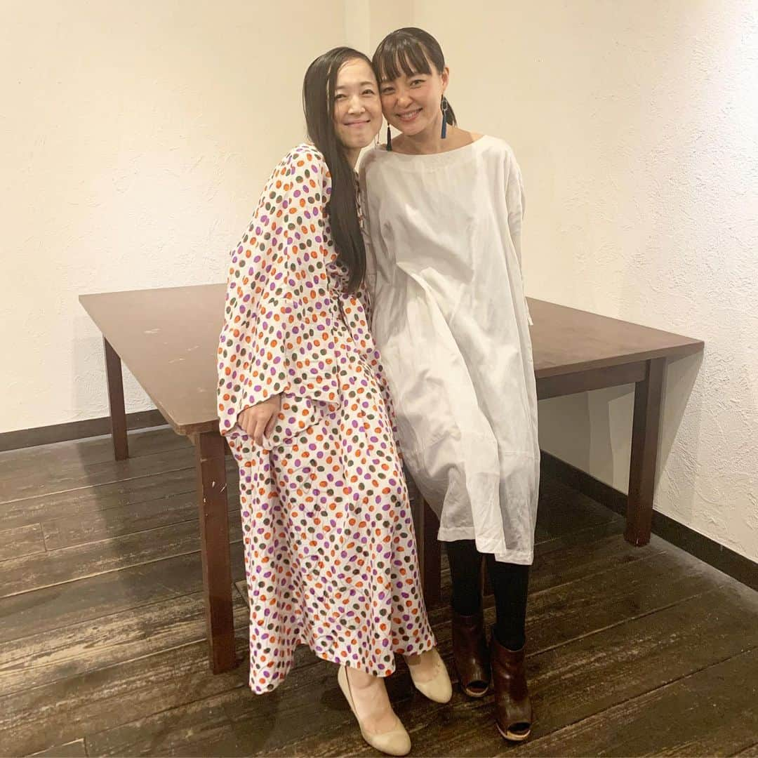 青山有紀さんのインスタグラム写真 - (青山有紀Instagram)「今日も #劒持奈央ちゃん @naokenmotsu とのコラボイベント「薬膳×女性性」、無事終わりました！ご参加くださったみなさま、本当にありがとうございました🙏✨✨✨ 開催はあと2回、12月19日と24日です。全ての女性にとってとても大事なイベントなのでギリギリまでお申込み受付してます🌹 奈央ちゃんのインスタページプロフィールよりお待ちしてまーす❤️ #薬膳 #女性性 #青山有紀」12月17日 22時15分 - yukiaoya