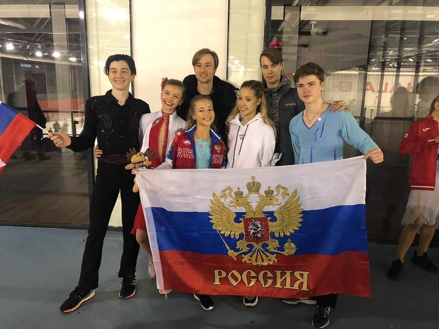 ルスラン・ジガンシンのインスタグラム：「Congratulations to the guys and Angelica Krylova team👏👏👏 . . . . . . . . . . . . . . . . . . . .  #Bratislava #Братислава #соревнования #фигурноекатание #фигуристы #команда #награждение #Europe #competitions #figureskating #figureskater #team #icedance #victoryceremony  #winners  #フィギュアスケート #勝者」