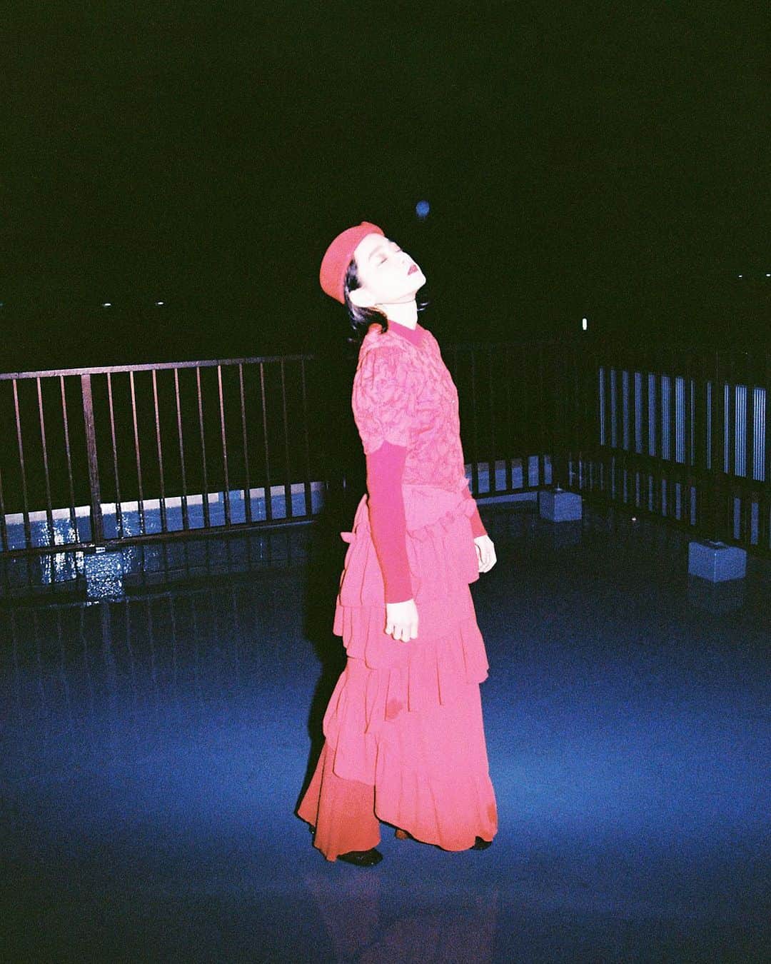 荒井愛花さんのインスタグラム写真 - (荒井愛花Instagram)「一番好きな色は赤です🥀」12月17日 22時37分 - maaanyaka