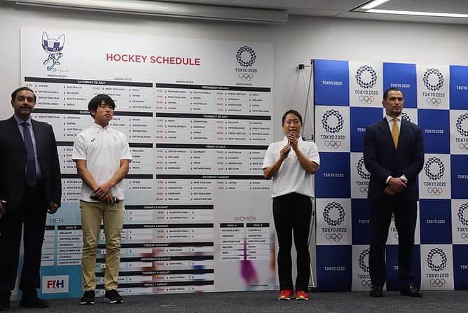 及川栞さんのインスタグラム写真 - (及川栞Instagram)「. The gift of hockey...🎁 2020 TOKYO Hockey Schedule!! 本日、オリンピック競技の団体種目の中で一番最初にホッケー競技のオリンピックでのタイムスケジュールが発表されました。 タイムスケジュール表を1番にめくって見て、どんどん実感してきました。 あと、７ヶ月ちょっと。しっかり準備します！🌸🇯🇵🏑 引き続き応援よろしくお願いします！ 📸Photo by MY HOCKEY #hockey#olympics#schedule#announcement#さくらjapan#さむらいjapan#2020tokyo」12月17日 22時40分 - shihori.3