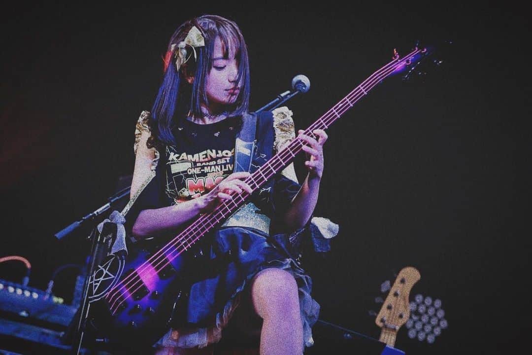 月野もあのインスタグラム：「仮面女子ワンマンライブ﻿ 【MASK PRIDE】@六本木EXシアター﻿ ﻿ ありがとうございました＊。﻿ スペシャルなメンバーによる﻿ 生バンド仮面女子ライブ最高でした。﻿ ﻿ とっても幸せでした。﻿ 素晴らしいステージで﻿ 素晴らしい方々の中で﻿ 大好きなベースを弾けて幸せです。﻿ ﻿ 観に来てくれた皆さんありがとう。﻿ ﻿ #仮面女子 #ワンマンライブ #六本木EXシアター #六本木 #LIVE #band #music #bass」