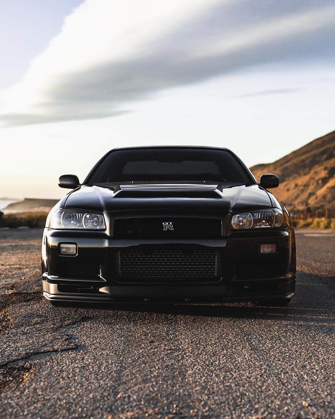 CarsWithoutLimitsさんのインスタグラム写真 - (CarsWithoutLimitsInstagram)「The Almighty Skyline GTR R34 Photo @25thh  Owner @briangoldphd  #carswithoutlimits #nissan #skyline #gtr #r34」12月17日 22時56分 - carswithoutlimits