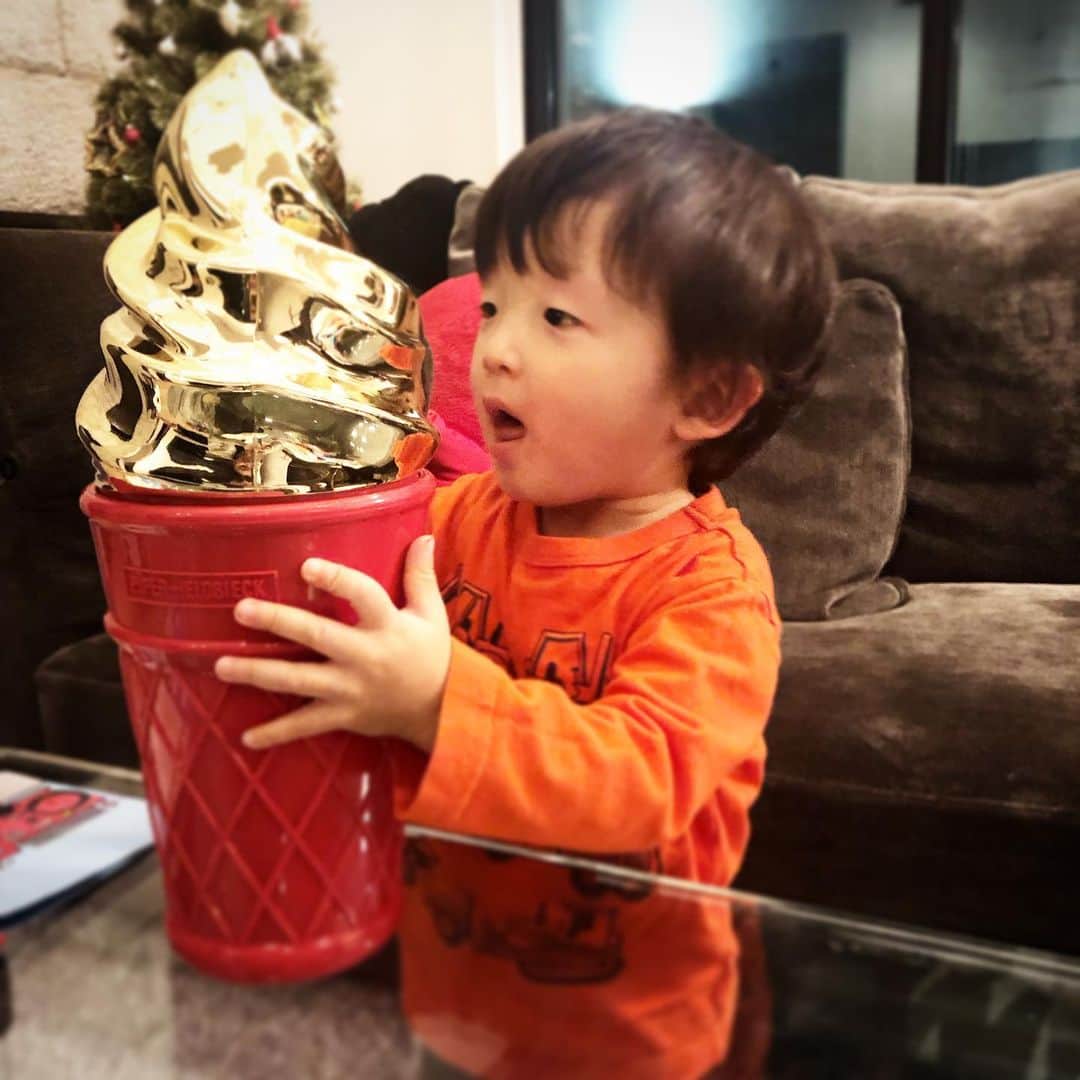 中村獅童さんのインスタグラム写真 - (中村獅童Instagram)「それ食べちゃダメよ  よだれたれてますから  おやすみなさい。 #澤村國矢さんからいただいたソフトクリームの中身はシャンパンでした、ありがとうございました #陽喜 #獅童」12月17日 22時52分 - shido_nakamura
