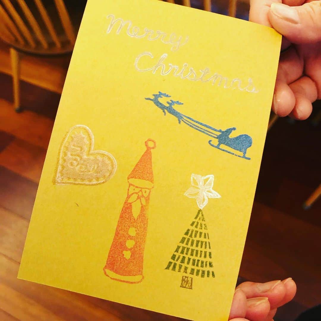 津久井智子さんのインスタグラム写真 - (津久井智子Instagram)「#津久井智子  #消しゴムはんこ教室  #熱海 #レモナキッチン  12月のクリスマスカード作り。 大作に挑戦する方が増えてきて、やりがい感じますね〜😄 次の熱海教室は3月末だけど、私のこと忘れないでね。」12月17日 22時58分 - tomokotsukui