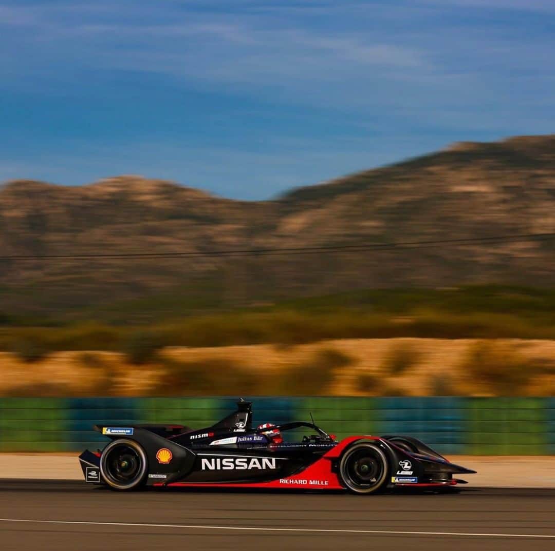 のインスタグラム：「No blur like a #FormulaE blur. ⚡ #Nissan #IntelligentMobility」