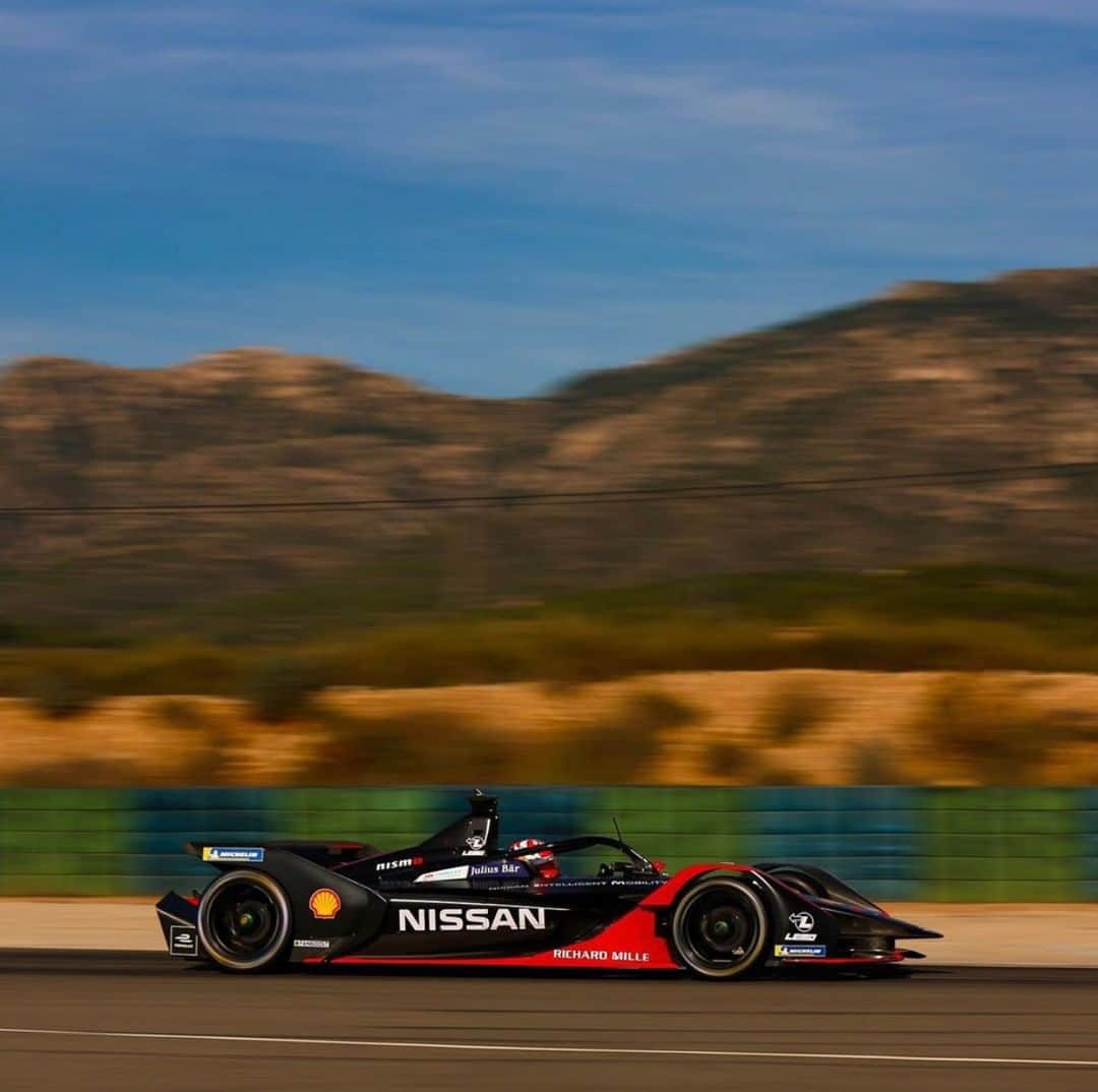 Nissanさんのインスタグラム写真 - (NissanInstagram)「No blur like a #FormulaE blur. ⚡ #Nissan #IntelligentMobility」12月17日 23時00分 - nissan