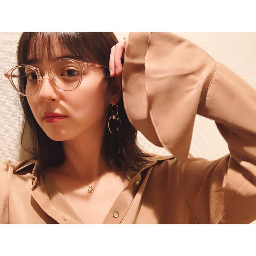 佐々木希さんのインスタグラム写真 - (佐々木希Instagram)「#iNtimite のシャツの袖がお気に入り。  glasses#YUICHITOYAMA.  #のぞみの私服」12月17日 23時00分 - nozomisasaki_official