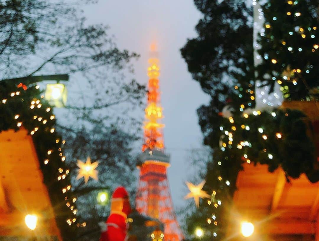 崎本ゆかりさんのインスタグラム写真 - (崎本ゆかりInstagram)「🎄✨🗼✨ Christmas market 楽しいひととき。 ビルに写る東京タワーも綺麗でした🥳 . . たまには普通の投稿も.. #christmasmarket#xmas#fun#love#friends#tokyotower#beautiful#winter#december#memories #楽しいひととき#ありがとう#12月#クリスマス#年末感なし#🎅🏻#🎄#🗼」12月17日 23時07分 - yukariiiin5