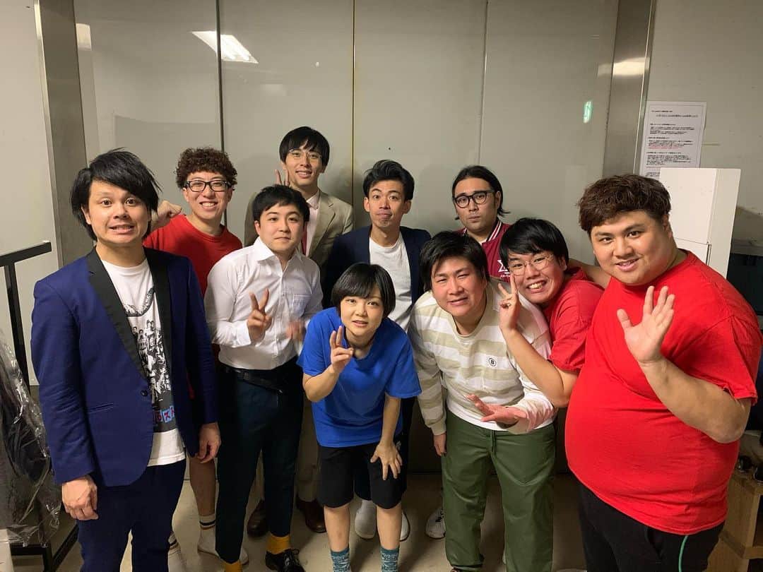 池田真一のインスタグラム：「ダブルアートのLet's enjoy Live年末コーナースペシャルありがとうございました！ほんまに言い過ぎではなく半年分ぐらい笑いました🤣 初登場のみんなもありがとう！ 岩倉が漫才劇場初！ コーナー中にお腹痛なってう〇こ行きました🤣マジ神回！ 来年もよろしくお願いします！ 単独ライブもよろしく！」