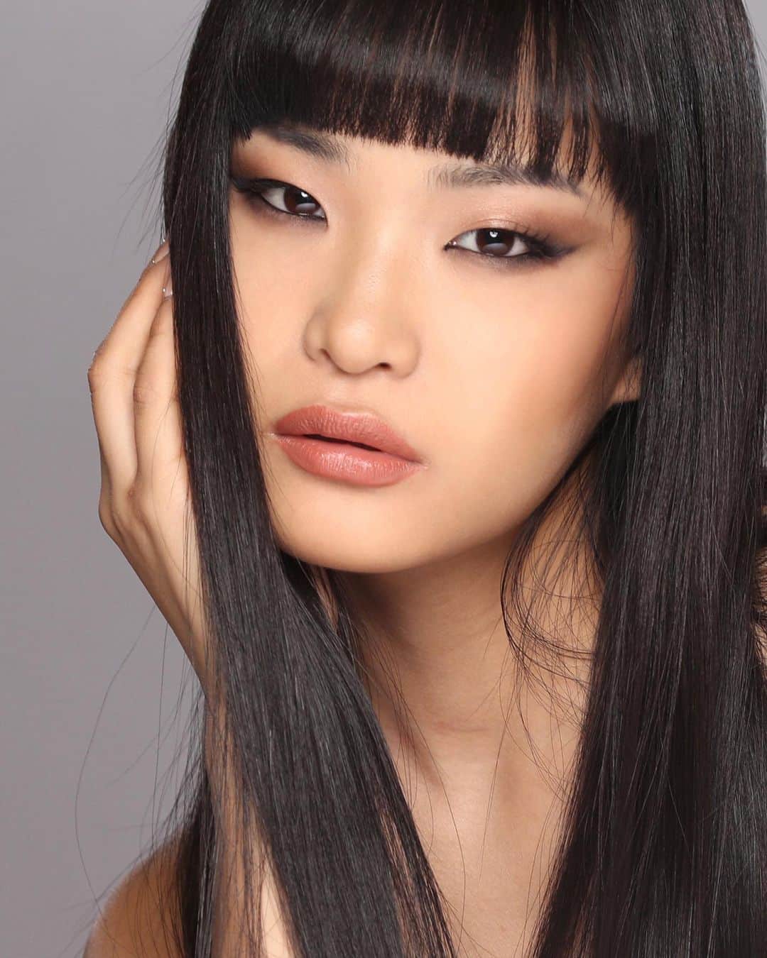 Ako Kamoのインスタグラム：「taken by @fadilberishaphotography  makeup by @kodomakeup . Thank you for your heartfelt supports Team 2019 Miss Universe Japan @hirokomima  @rock_hairdesign  @duo_cosme  @dmmeikaiwa  @nuajapan  @akasaka_dental @goldsgymjapan @__ako_kamo__」