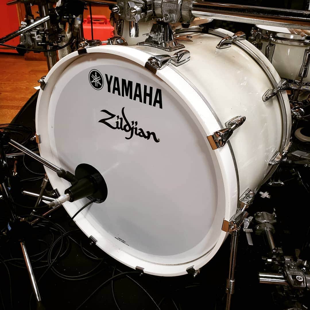 のインスタグラム：「白いのもやっぱい可愛いな。#yamahadrums」