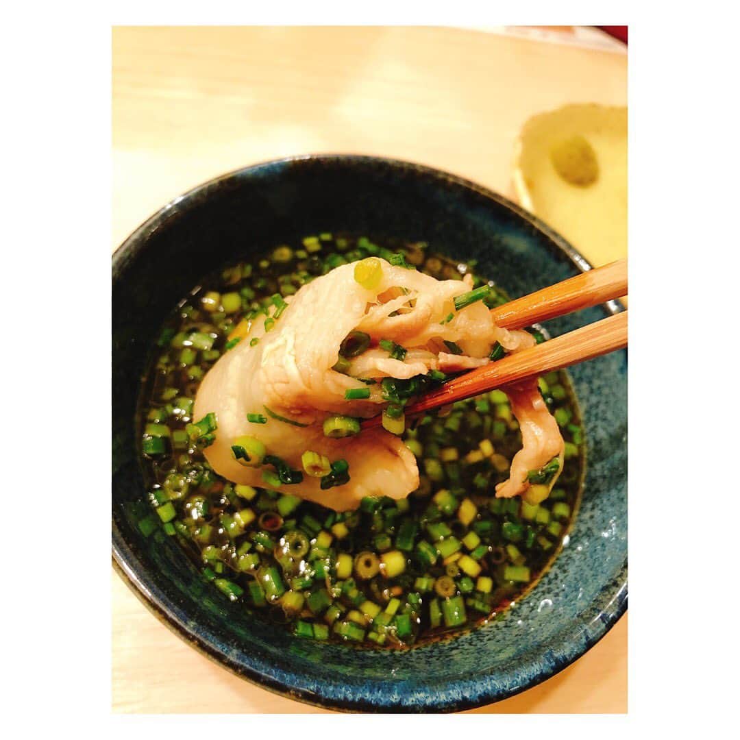 箕田 みなみさんのインスタグラム写真 - (箕田 みなみInstagram)「あぐー豚しゃぶしゃぶ豚や葵✨✨ ここのポン酢が本気で好きすぎる😍❤️ 新作のあぐー豚の揚げ出しも、トロトロ&サクサクで美味しかった〜🥺✨ 大阪で1番美味しいしゃぶしゃぶ屋さん💓💓 ・ ・ #あぐー豚しゃぶしゃぶ豚や葵  #あぐー豚 #激うまポン酢 #大阪 #心斎橋 #ミナミ #グルメ #大阪グルメ #食べ歩き #グルメ好きな人と繋がりたい」12月17日 23時19分 - minami.mita