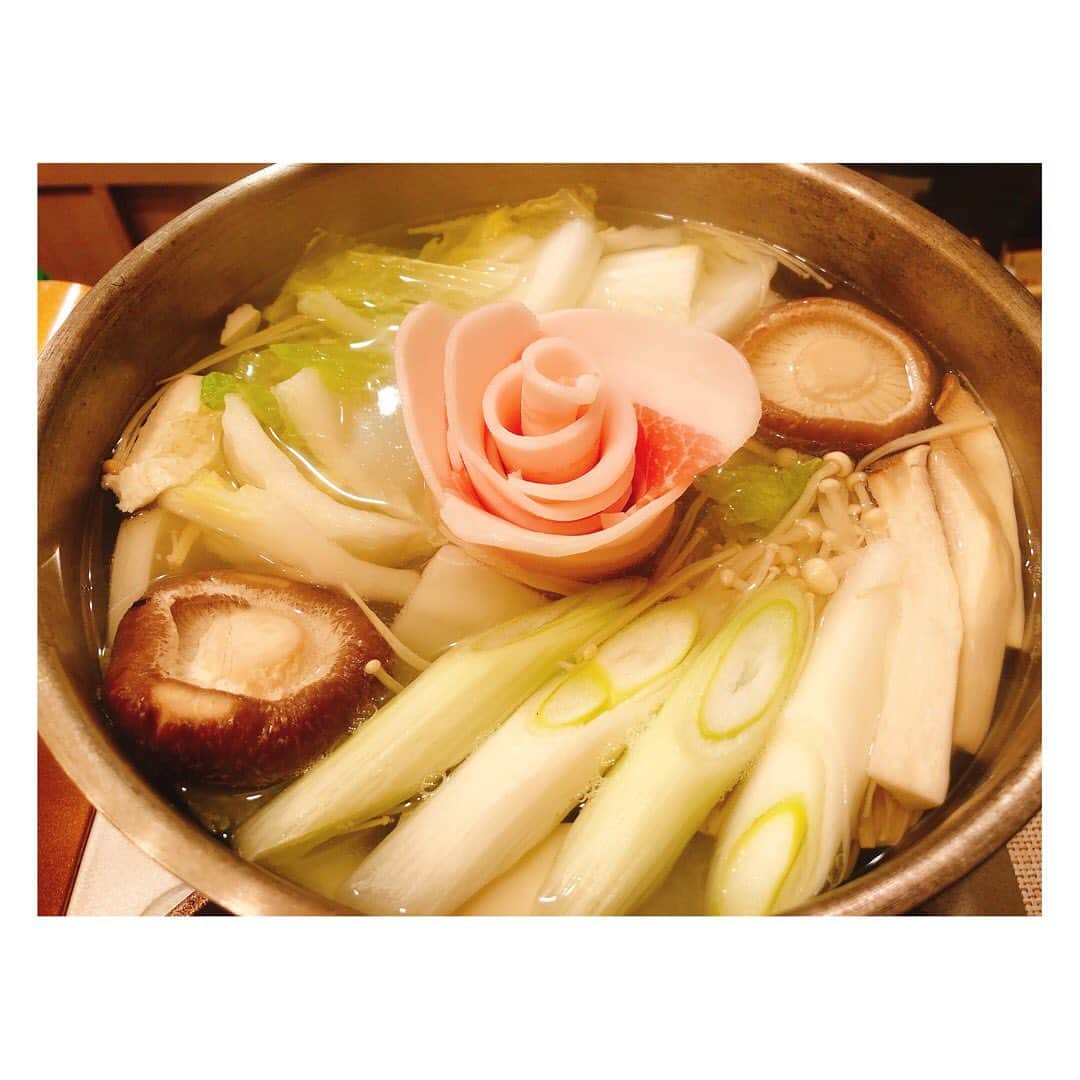 箕田 みなみさんのインスタグラム写真 - (箕田 みなみInstagram)「あぐー豚しゃぶしゃぶ豚や葵✨✨ ここのポン酢が本気で好きすぎる😍❤️ 新作のあぐー豚の揚げ出しも、トロトロ&サクサクで美味しかった〜🥺✨ 大阪で1番美味しいしゃぶしゃぶ屋さん💓💓 ・ ・ #あぐー豚しゃぶしゃぶ豚や葵  #あぐー豚 #激うまポン酢 #大阪 #心斎橋 #ミナミ #グルメ #大阪グルメ #食べ歩き #グルメ好きな人と繋がりたい」12月17日 23時19分 - minami.mita