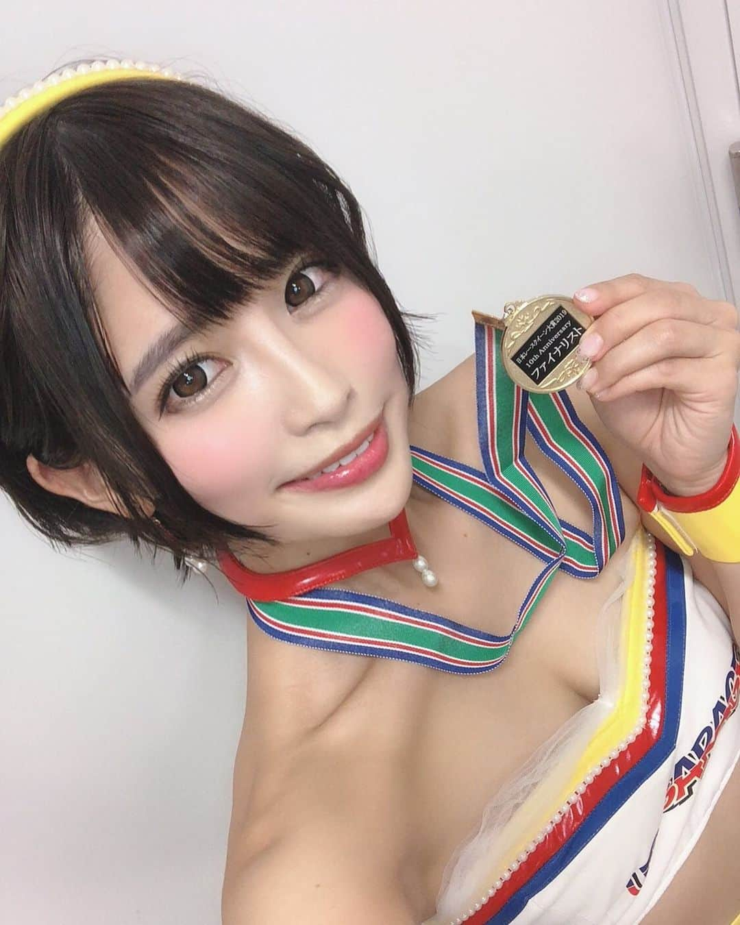 織田真実那さんのインスタグラム写真 - (織田真実那Instagram)「みんなのおかげで今年も日本レースクイーン大賞ファイナリストになることができました！ . . でも今年こそはここで終わらずレースクイーン大賞がとりたいです。 . . . . 引き続き応援よろしくお願いします✨ . . . . . . . .  #ショートカット#ショートカット#upgarage#ドリフトエンジェルス#ドリエン#rq#レースクイーン#smile#followme#instagood#フォロー募集#フォロー歓迎#フォロワー募集中#l4l#粉我#팔로우환영#팔로미#친구해요#오오티디#셀카그램#自撮り#selfie#自撮り界隈#toms#tomsracing#毎日更新#グラビア#水着」12月17日 23時20分 - omamechan_m