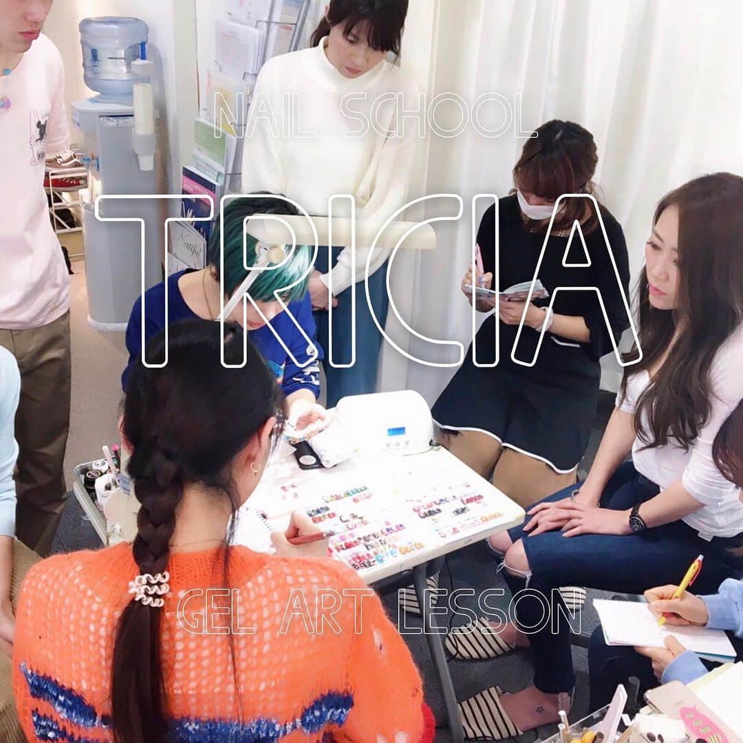 なかやまちえこのインスタグラム：「2019.12.16 nailschool tricia  gel art Lesson. ♡今年もご受講いただきありがとうございました！来年のtricia授業は1/24です！！今回も授業後に残っていた生徒さんに作品撮らせていただきました✨いつでもtriciaに遊びに来てくださいね♡⠀ #nail #nails #nailart #ネイル #美甲 #ネイルアート  #clou #nagel #ongle #ongles #unghia #japanesenailart #manucure #네일 #젤네일 #네일아트 #네일리스트 #japanesenails #manicurist #gelnails #أظافر #tricia #nailschool #ネイルスクール #トリシア #表参道 #ネイルスクールトリシア #ネイルスクールtricia」