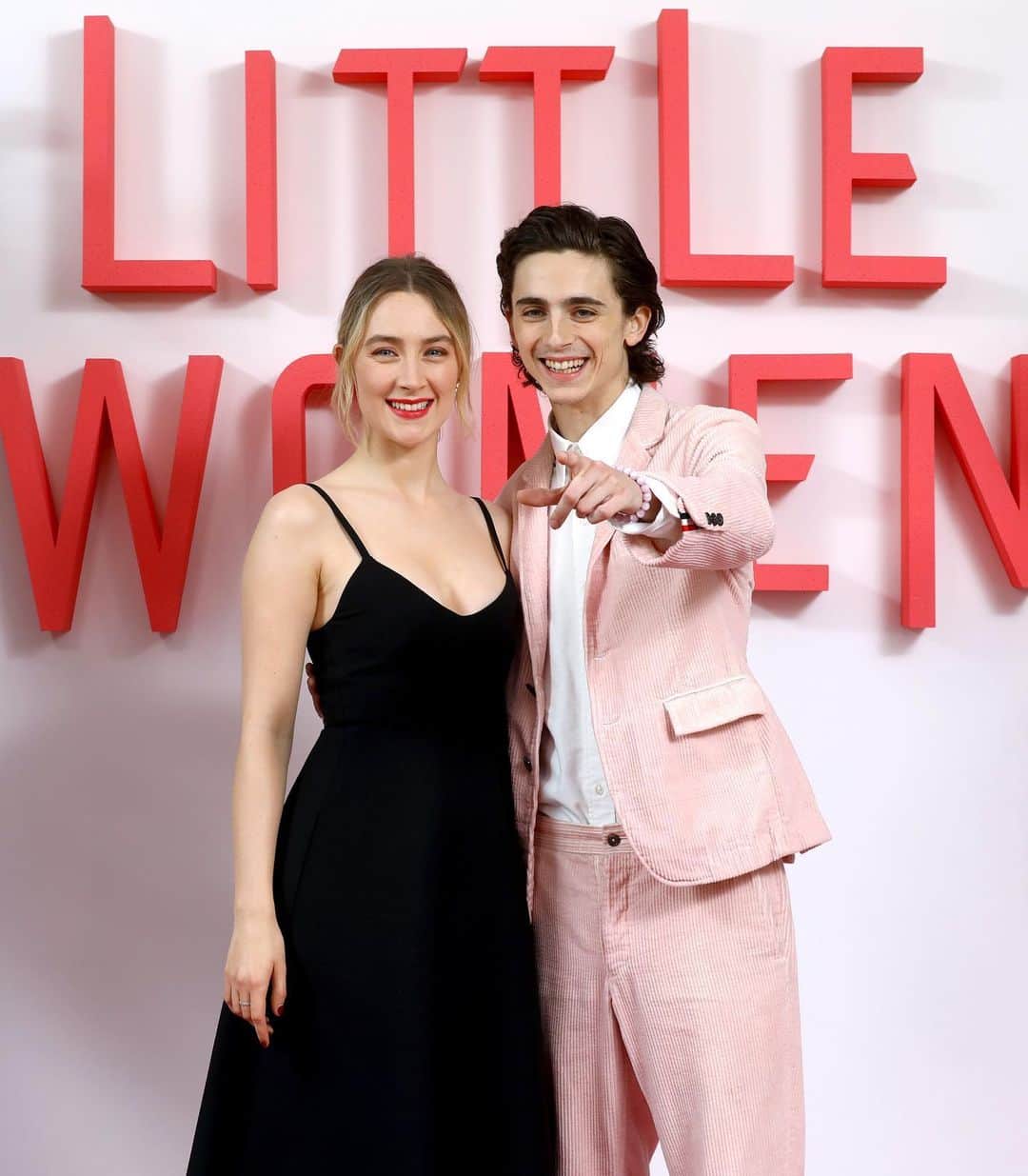 Vogue Italiaさんのインスタグラム写真 - (Vogue ItaliaInstagram)「The #LittleWomen premiere in London at the Soho Hotel: we can’t stop following Saoirse Ronan and @luomovogue’s cover boy @TChalamet around the world for the movie’s premieres. Discover what we know about the upcoming movie directed by #GretaGerwig at the link in bio.」12月17日 23時31分 - vogueitalia