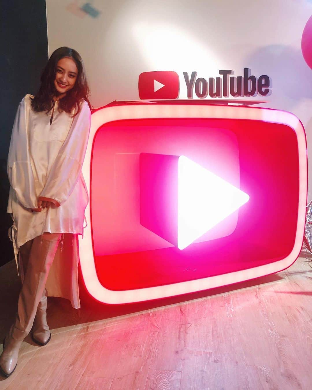 のインスタグラム：「ViVi YouTube Live ありがとうございました！！YouTuberの皆さんにたくさん素敵なファッションを紹介してもらいました🥺❤️ MCをしてくださった陣内さんがViVi側に立ってたくさんトレンドを勉強してくれたこととっても嬉しかったし、楽しかったぁ🙈💕」