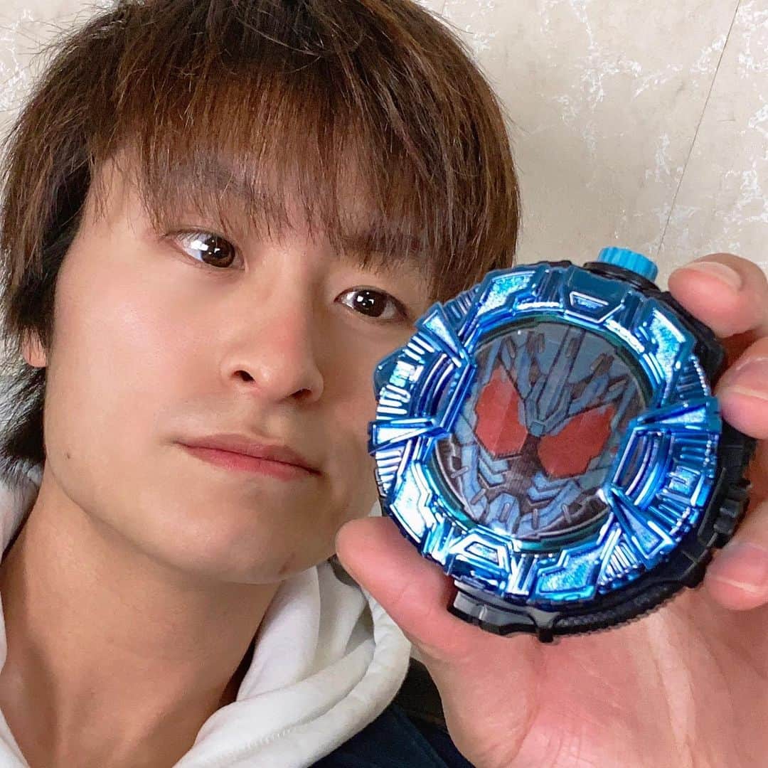 けんちゃんねるのインスタグラム：「念願のグリスブリザードのメッキを手に入れました！ #仮面ライダージオウ #サウンドライドウォッチシリーズ #メッキ #グリスブリザード #けんちゃんねる」