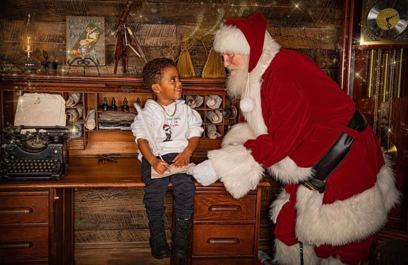 Angela Simmonsさんのインスタグラム写真 - (Angela SimmonsInstagram)「Dear Santa , all I want for Christmas is ...... ( Dear Santa , I Can explain hoodies up now . Seasonal merchandise...) Order now to receive by Christmas .  @purpose_app #WalkingInMyPurpose  Www.Purposeiam.com Family Bundles available... His , Hers , Children ....」12月17日 23時56分 - angelasimmons