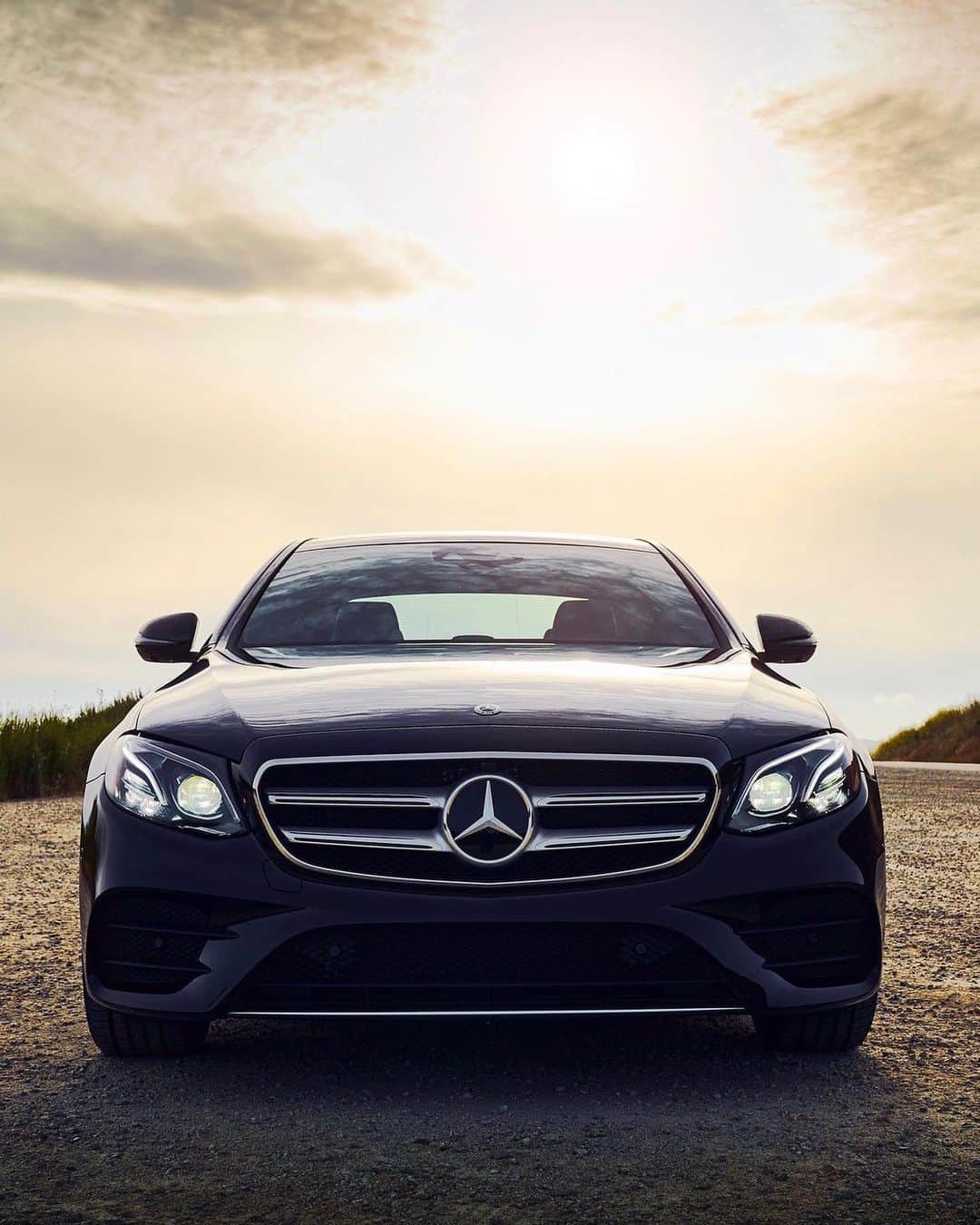 メルセデス・ベンツさんのインスタグラム写真 - (メルセデス・ベンツInstagram)「The Mercedes-Benz E-Class: The most intelligent business saloon. This star delivers stylish highlights with its distinct, emotive design and high-grade interior. #MercedesBenz #EClass #instacars 📸 Andrew Trahan for #MBphotopass via @MercedesBenzUSA」12月17日 23時58分 - mercedesbenz