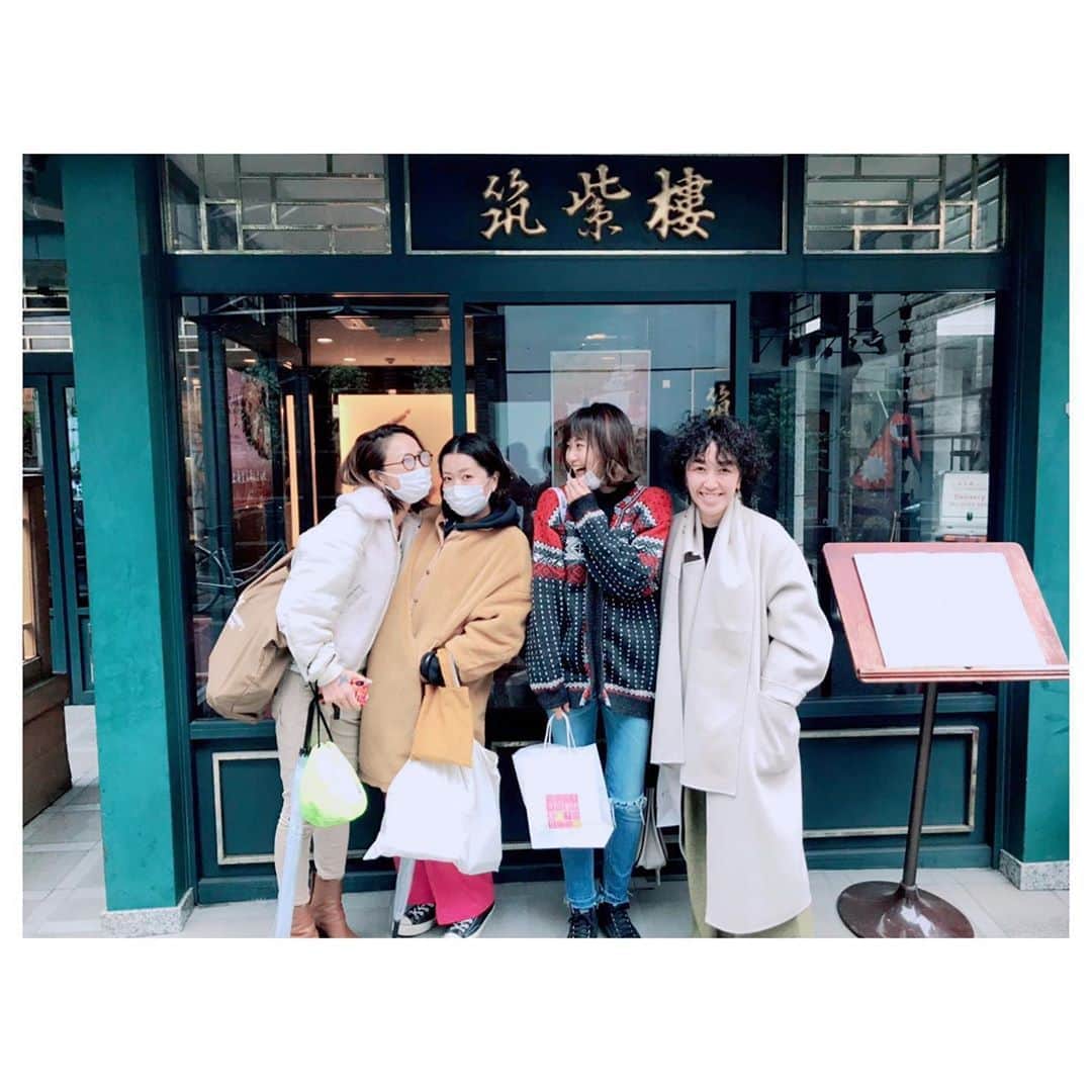 のインスタグラム：「HERFEE MARKET忘年会。 今年はお休みしたけど、来年はまたできたらいいな。 って、結局ほぼ美容の話してたけどねw そんな自由なみんなが好きです。 昼からちょっと贅沢な忘年会でした。 #わきちゃん欠席で残念 #4人中3人マスク #1人は私の風邪がうつってしまった #ゆかちゃんがどうか無事でありますように #私の風邪3週間目に突入 #味覚が3割しかない #それが何より辛い」