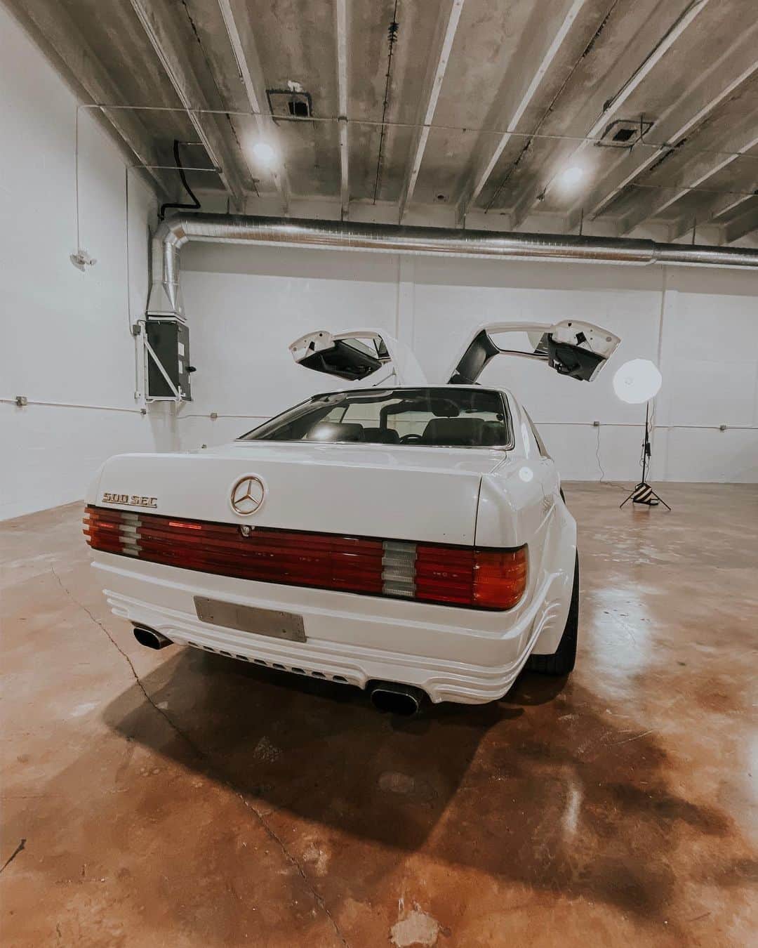 CarsWithoutLimitsさんのインスタグラム写真 - (CarsWithoutLimitsInstagram)「80s Style 500SEC 1 of 14 ever built by Sbarro  Available via @thebarnmiami #carswithoutlimits #500sec #sbarro」12月18日 0時01分 - carswithoutlimits