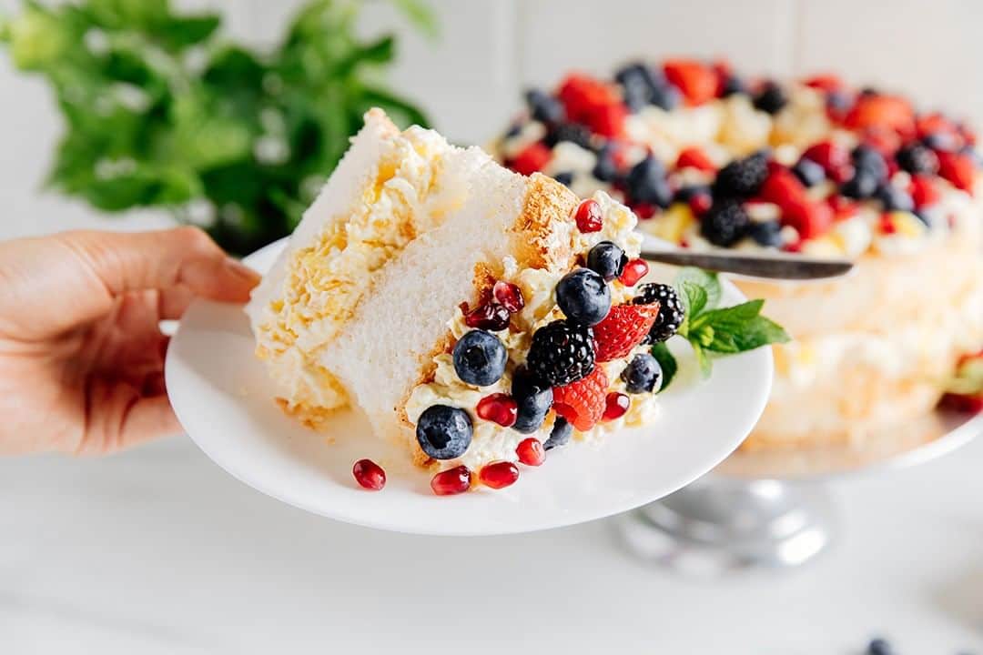Dole Packaged Foods（ドール）のインスタグラム：「Only have an hour? No problem! This quick and easy, 5-ingredient Angel Lush Cake is not only gorgeous but it tastes great!」