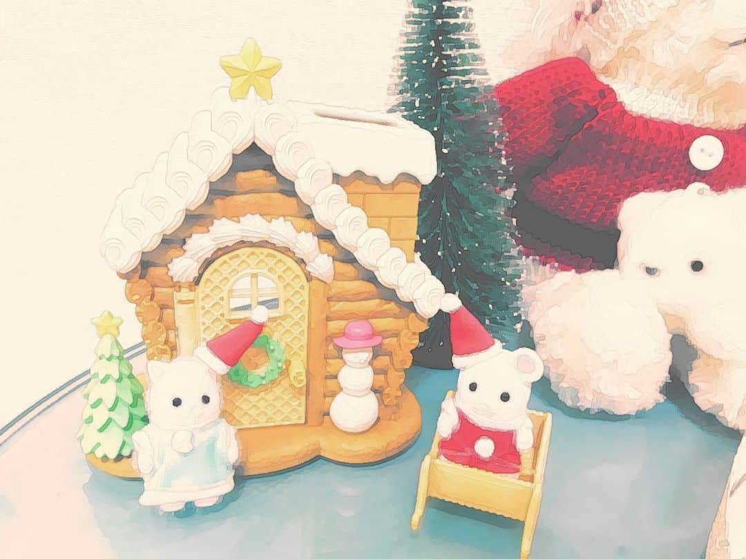 シスター・クレアのインスタグラム：「メリークリスマスな感じのベッド横スペースです☺️🎄. . . #くれあら #クリスマス #シルバニアファミリー  #かわいかったんだもん…」