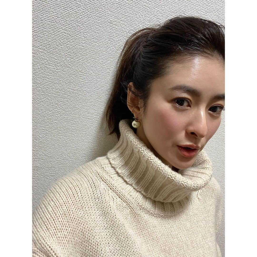 秋本祐希さんのインスタグラム写真 - (秋本祐希Instagram)「右手が言うことをきかなくて @salonbdaikanyama に駆け込み😆 なんと ヘアのリタッチも出来るとの事で 根元のリタッチをしてもらい シャンプー&トリートメントで @shigeta_paris の香りにも包まれました✨ 角田式美容整体に助けられ 身体のバランスを整えていただきました。 明日は大阪 🚅 阪急うめだ本店にてお待ちしております☺︎ たくさんの方にお会いできたら嬉しいです❤︎ おやすみなさい💤 #salonbdaikanyama #角田式美容整体 #筋膜リリース #beautycare #身体メンテナンス」12月18日 0時18分 - ayuuki0908