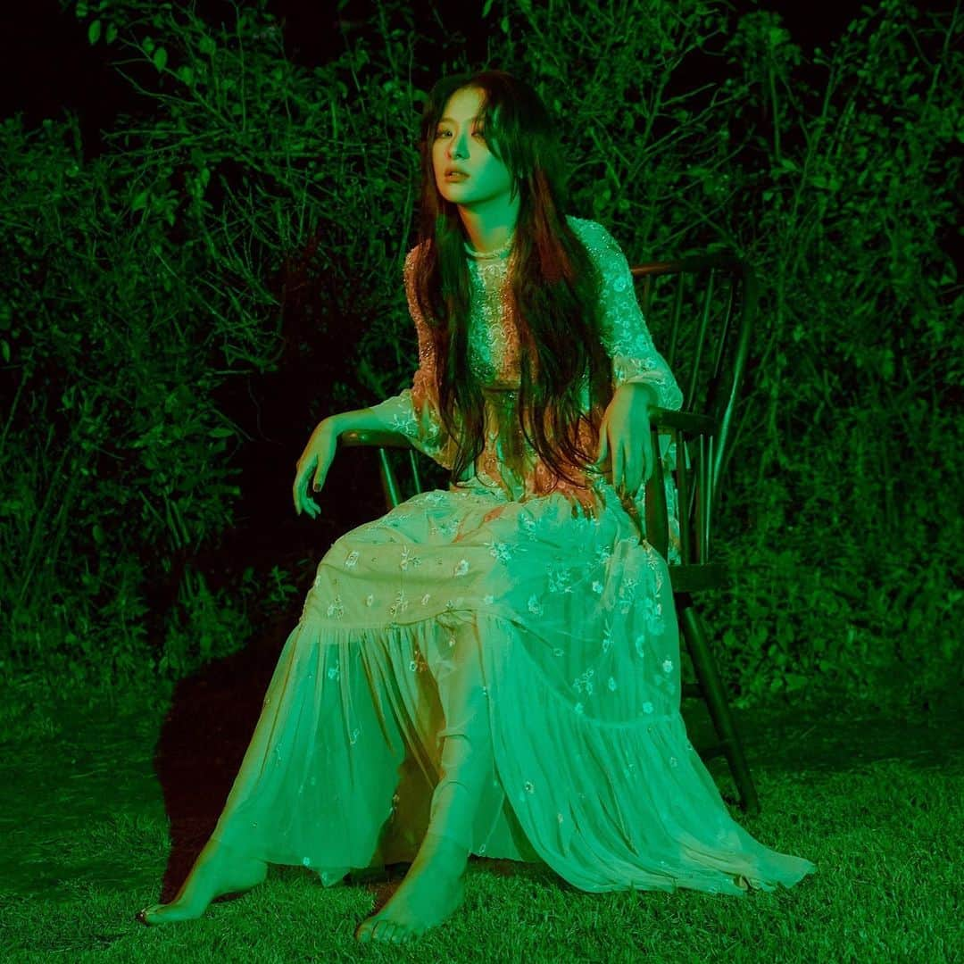 スルギさんのインスタグラム写真 - (スルギInstagram)「SEULGI - Red Velvet Repackage Album ‘The ReVe Festival’ Finale - Teaser Photo (Night Ver.) - Red Velvet will have their 3rd comeback this year with a repackage album ‘The ReVe Festival’ Finale on December 23rd @ 6PM KST. #RVFFinaleD5 #FinaleWithSeulgi #REDVELVET #레드벨벳 #SEULGI #슬기 #🐻」12月18日 0時18分 - kristiandawal29