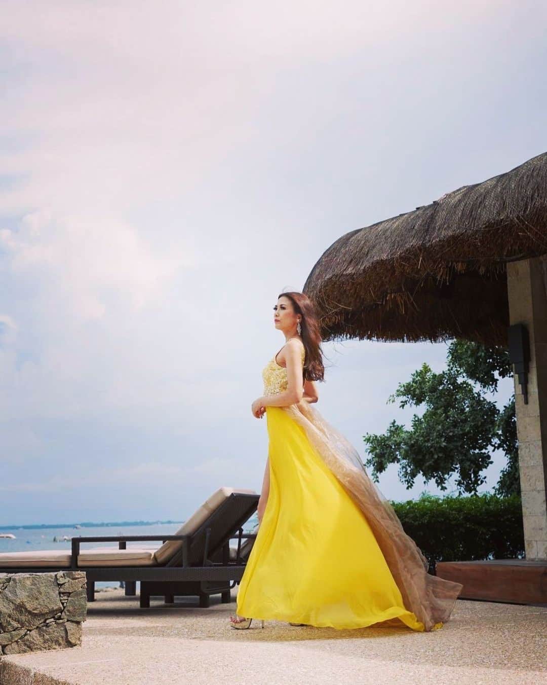 浅井香葉子さんのインスタグラム写真 - (浅井香葉子Instagram)「「どうしたら私も輝けますか？」 生徒さんから良く頂く質問です  コンテストやステージに限らず あらゆるシーンで人を惹きつける人は 必ず「存在そのものの輝き」を持っています✨ . 「オーラ」や「存在感」といった 目には見えない美しさは 一体何から生み出されるのでしょうか？  もし「世界にたった一つしかない 永遠にあなたを輝かせるもの」 があるとしたら  それを手にしてみたいと思いませんか？  Style.代表北原 万紀 (@maki_d_kitahara )さん主催 「MUSE2020」では  女性を輝かせる 美のプロフェッショナルと  引き寄せの法則で有名な 「ザ・シークレット」にも登場する Dr.ジョン・ディマティーニ(@drjohndemartinijapan )を特別ゲストに迎え (通常ではなかなか会えない😍！) その秘密に迫ります。  私も女性を輝かせるスピーカーの1人として 登壇させて頂きます✨  永遠の輝きを あなたの内側から引き出すための方法を 是非手に入れに来て下さいね✨ (お得な先行申込みは12/23まで)  https://peraichi.com/landing_pages/view/muse2020 . @asaikayoko ハイライトの「受付中✨」からも リンク飛べます✨ . #浅井香葉子 #ウォーキング講師 #ウォーキング講師浅井香葉子 #輝く #輝く人 #影響力 #オーラ #ライフシフトウォーキング #引き寄せの法則 #ザシークレット #ジョンディマティーニ #輝き #輝きたい」12月18日 0時22分 - asaikayoko