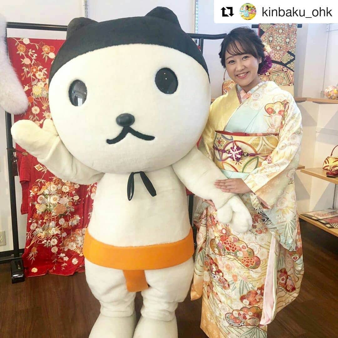 岡山放送さんのインスタグラム写真 - (岡山放送Instagram)「#Repost @kinbaku_ohk (@get_repost) ・・・ 年内の金バク！最後は 石田靖さんとのお宝探しでした✨😊 ご覧いただいた皆様 ありがとうございました🙇‍♀️✨ 「金バク！」は 2019年もたくさんの方々に ご覧いただき、バラエティー豊かな ゲストさんや岡山、香川の面白いお店、 人との出会いなど今年も濃厚な1年でした😊  新しいゲストさんにも 金バク！のことを知っていただき そこから色んな方へ繋がったこと も嬉しかったです😌💗 岡山、香川のお店のみなさん 自分の好きなことを楽しんでいる方が多く、 自分の人生を考える上で「こんな人になりたいな〜」「こんな人生いいな」と密かにみなさんから吸収し、憧れのライフスタイルを妄想していました😹💗 近づけるように頑張ります😹笑  視聴者のみなさんにも たくさんお声がけいただき 感謝しています🙇‍♀️✨ 「テレビより細いね」 「あれ！テレビと違う！」 何よりの褒め言葉でした🐷笑 それ以上は望みません😚❤️笑  新春スペシャルの生放送は 元日です💗😊 またインスタグラムでお知らせしていきますね😊  今年の感謝をお伝えしたかったので 長くなってしまいました🙇  ありがとうございました😊✨ みなさん大好きです🥰✨ #OHK#岡山放送#金バク#着物＃好一さん#OHくん#今年も年内最後の放送終わりました#一年早いねー#節目の挨拶としてお礼を伝えさせてください#来年#元日#スペシャル#またご報告します」12月18日 0時26分 - ohk_official