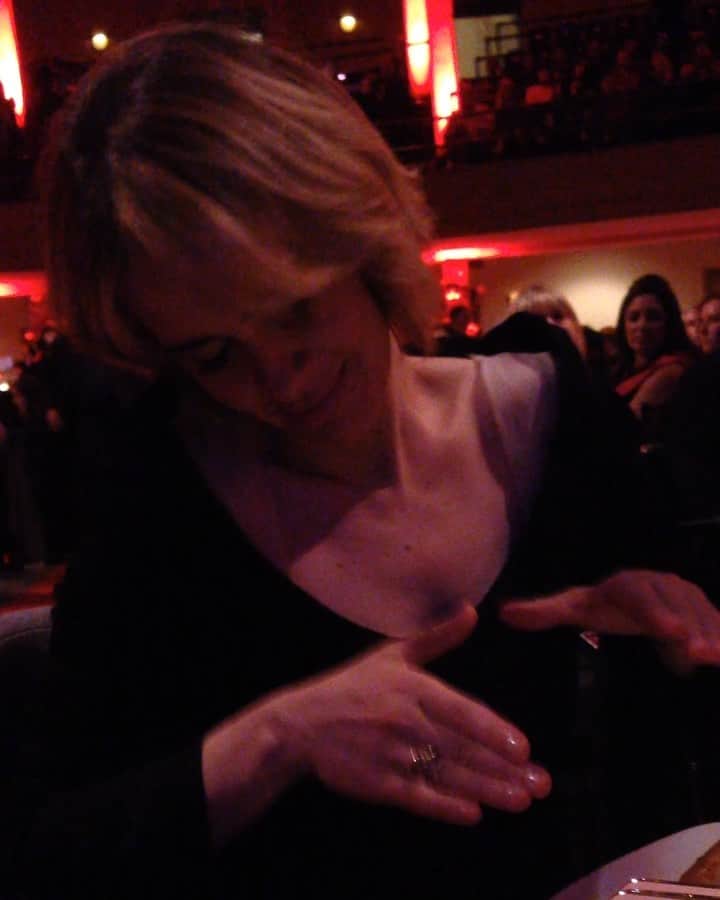 エリザベス・リーサーのインスタグラム：「Happy Birthday Paulse. A true friend. Don’t know how she does it. Love you. #yermom」