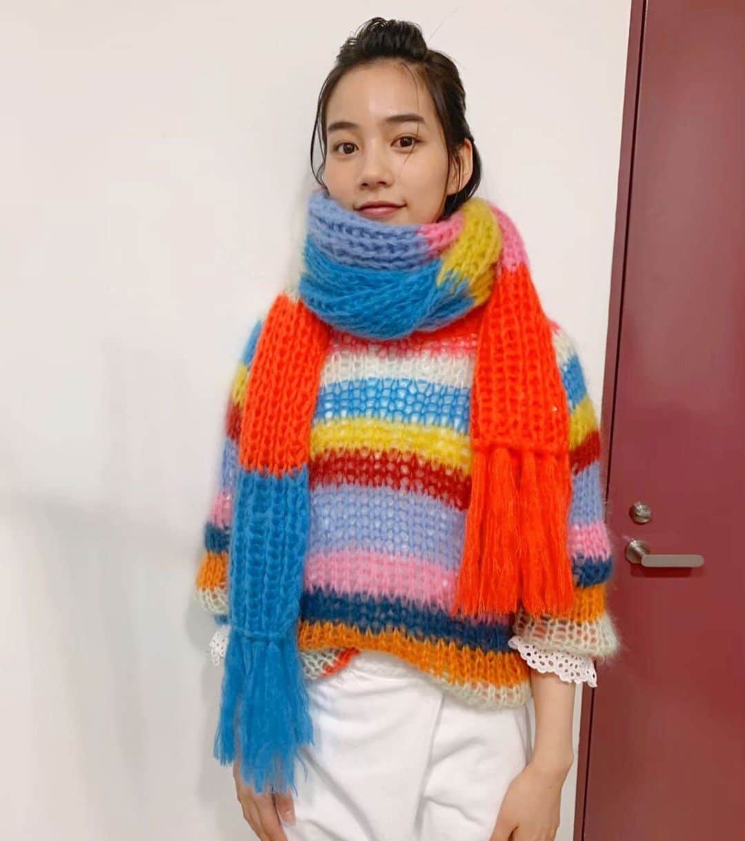 のインスタグラム：「以前のBRUTUS表紙のニット、可愛かった。顔しか写ってなかったけれど、こんなしま模様でした🧣」